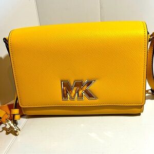 MICHAEL KORS YELLOW MIMI MED LEATHER MESSENGER CROSSBODY BAG 
New